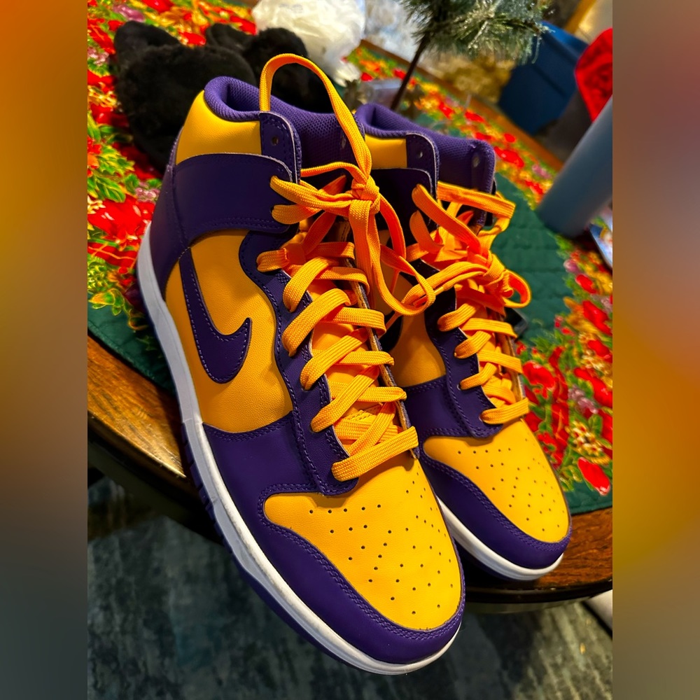 Nike men’s retro high dunk shoes